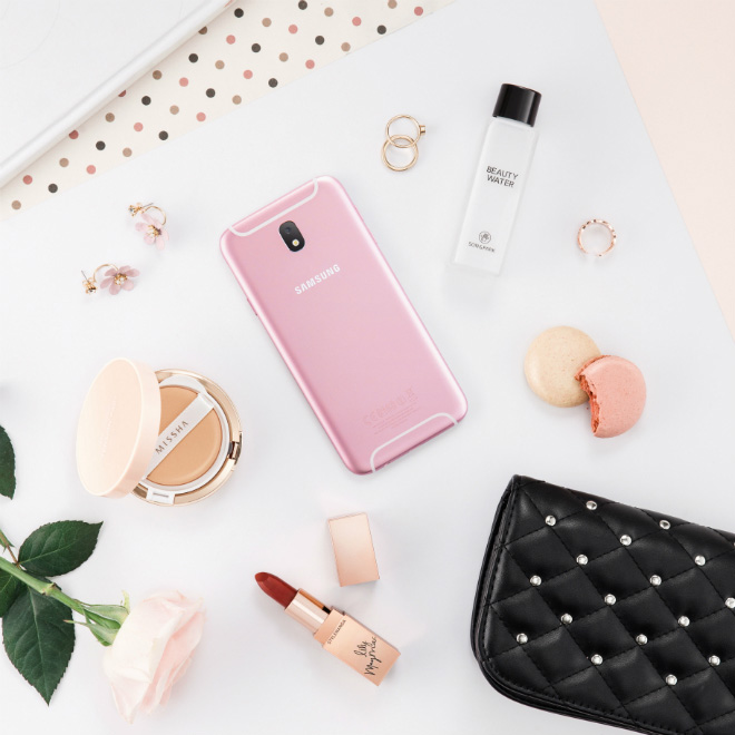 Lục túi một cô nàng thời thượng năm 2018 - 2