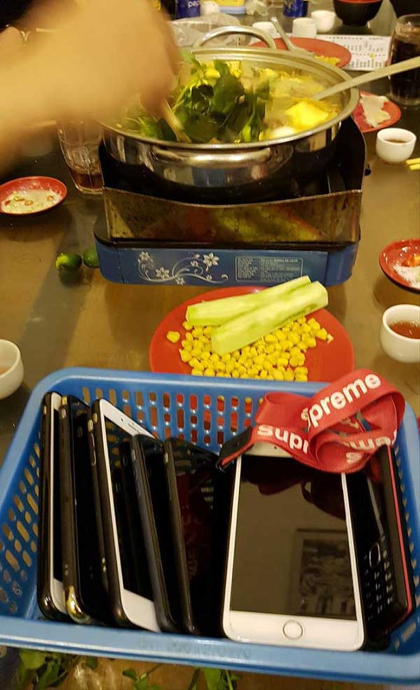 Sinh viên cầm đồ để... nhậu tất niên - 2