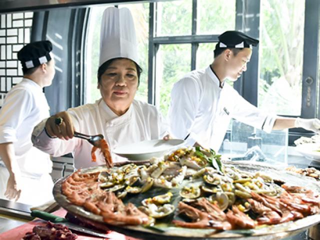 Người đầu bếp nổi tiếng với câu chuyện “Quốc yến đãi 21 nguyên thủ APEC”