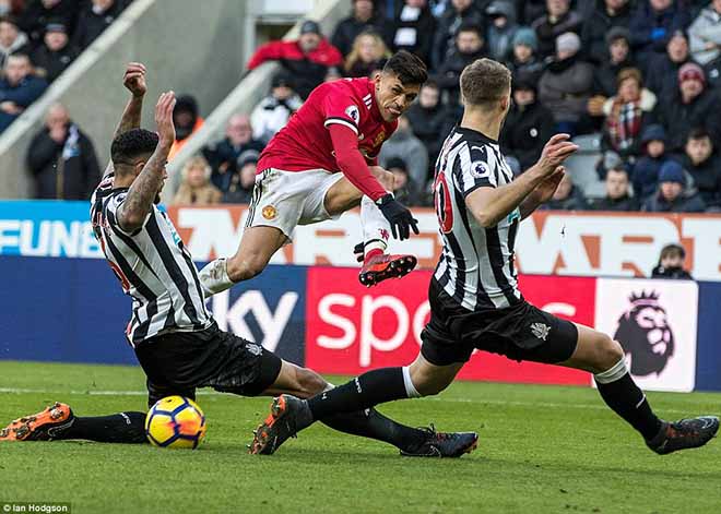 MU đánh mất bản lĩnh: Kém ngược dòng, Mourinho thua xa Sir Alex - 1