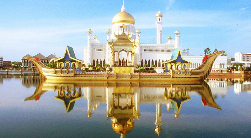 Khám phá cung điện dát vàng lớn nhất thế giới của nhà vua Brunei - 1