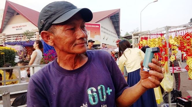 Sát Tết, nghề vận chuyển hoa kiểng lên ngôi - 2