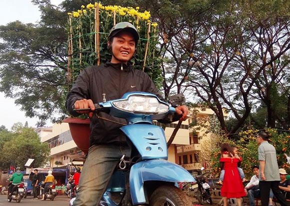 Sát Tết, nghề vận chuyển hoa kiểng lên ngôi - 3