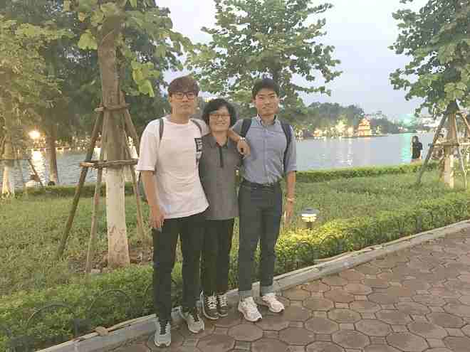 Người nước ngoài hết lời khen Tết Việt Nam &#34;vui, tuyệt vời&#34; - 2