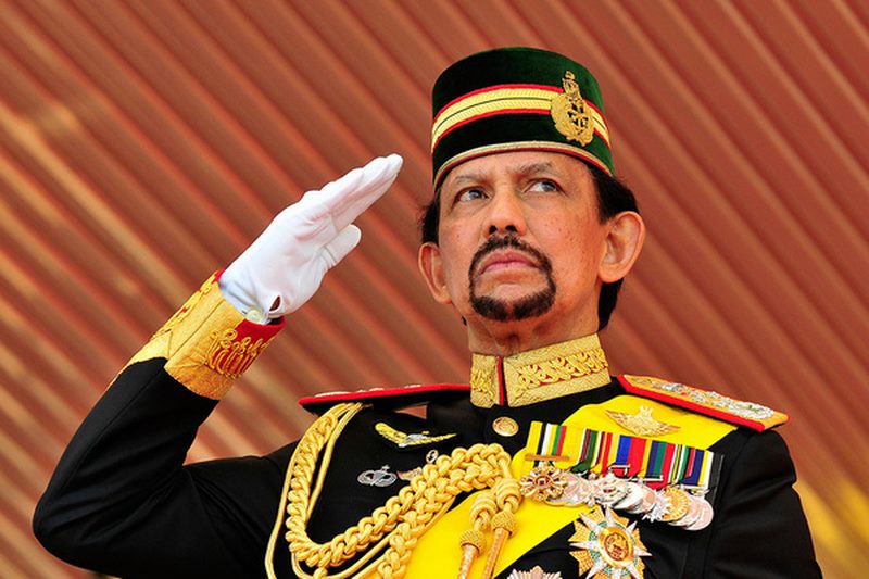 Đời sống ăn chơi ngất trời của nhà vua Brunei - 1