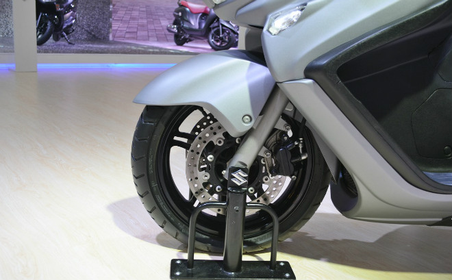 Suzuki Burgman 650: Xe tay ga hạng sang cho nhà giàu - 4