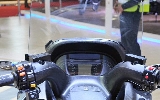 Suzuki Burgman 650: Xe tay ga hạng sang cho nhà giàu - 3