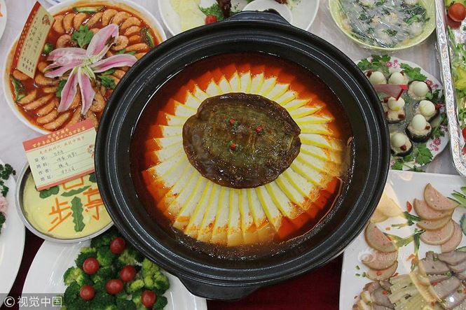 4 vạn gia đình tụ tập tất niên với 13.200 món ăn trang trí hình chó - 10