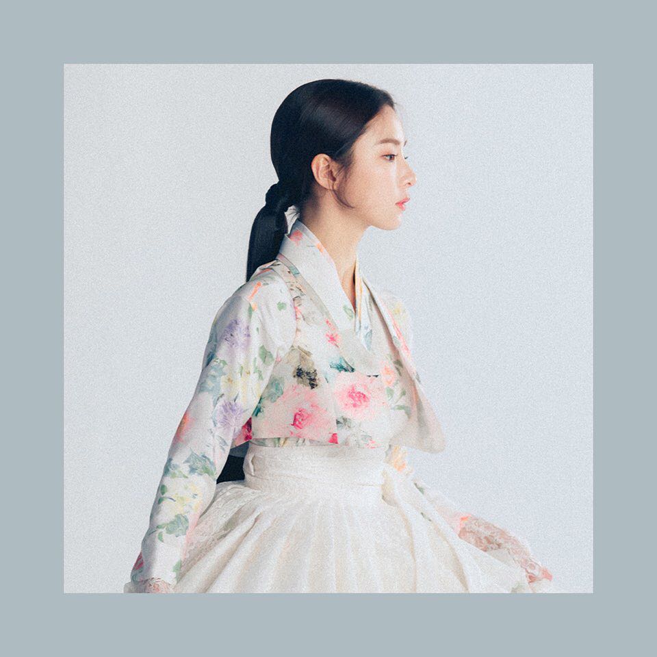 Sao thần tượng Hàn Quốc đồng loạt mặc hanbok đón Tết Mậu Tuất - 2