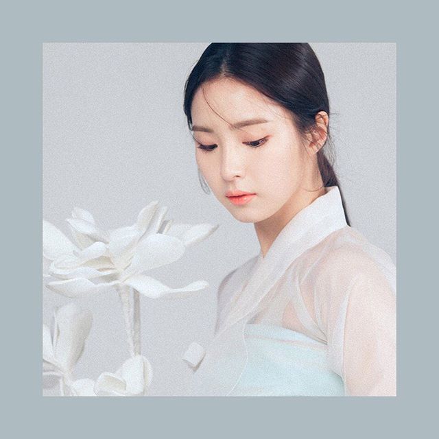 Sao thần tượng Hàn Quốc đồng loạt mặc hanbok đón Tết Mậu Tuất - 3