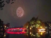 Tin tức trong ngày - Clip: Ngây ngất trước màn pháo hoa đẹp huyền ảo chào năm mới Mậu Tuất 2018