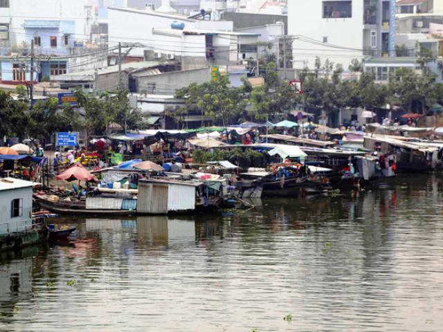 Tin tức trong ngày - Cái Tết của những mảnh đời lênh đênh trên con nước giữa trung tâm Sài Gòn