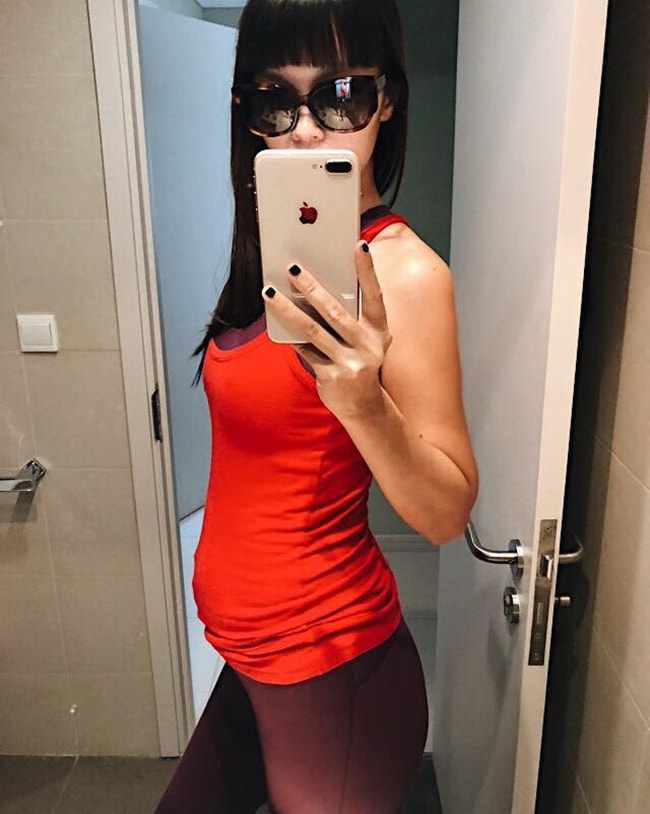 Ở tháng thứ 5, cô vẫn chăm chỉ tập Yoga, thân của &#34;bà bầu&#34; Hà Anh vẫn thọn gọn đáng ngưỡng mộ.