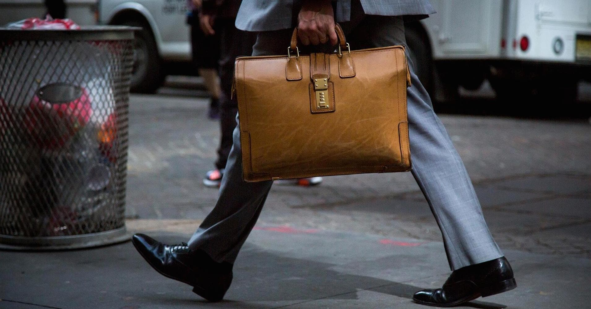 Muốn giàu hơn trong năm 2018, hãy bỏ ngay những thói quen này - 1