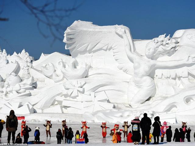 Thế giới - Dân Trung Quốc đổ xô đi chơi Tết ở nơi rét -17 độ