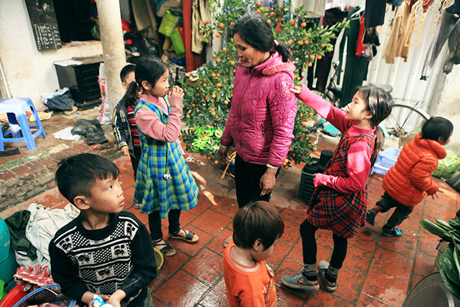 Người mẹ có 14 con ở Hà Nội: Cười, khóc sau 30 mùa xuân chưa bao giờ vui - 1