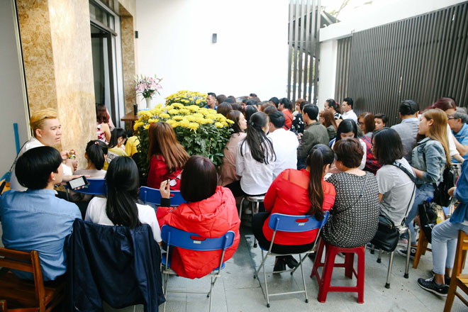 Fan nhí 5 tuổi thức từ 3h sáng, đến tận nhà chúc Tết Mỹ Tâm - 2