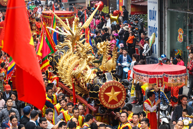 Xem trai làng cởi trần, rước pháo “khủng” tại ngôi làng tỷ phú ở Việt Nam - 5