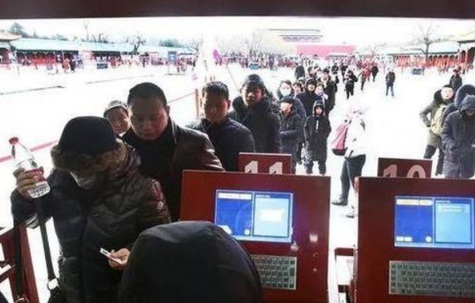 Những người ngày nào cũng mở cánh cổng nổi tiếng nhất Trung Quốc - 3