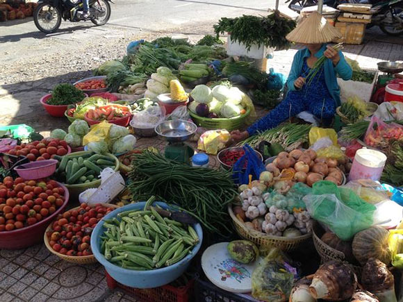 Chợ bán tấp nập ngày mùng 4, người mua vẫn ‘nghỉ Tết’ - 3
