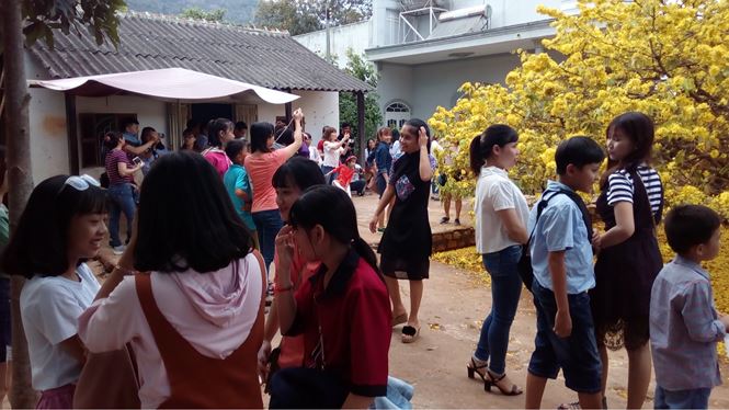 Hàng ngàn lượt người chiêm ngưỡng cây mai &#39;khủng&#39; ở Đồng Nai - 1