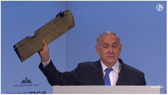 Thủ tướng Israel đưa mảnh vỡ máy bay tới hội nghị Đức "vỗ mặt" Iran - 1