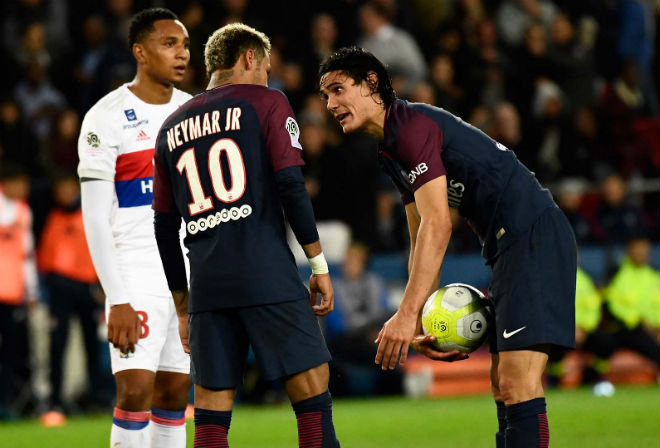 Vua Ronaldo thăng hoa: Hazard né Real, đến PSG soán ngôi Neymar - 2