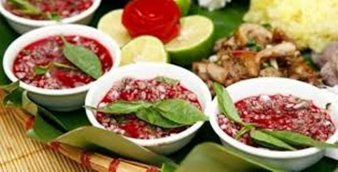 Ăn tiết canh lợn, một người hôn mê sâu, suy hô hấp - 1