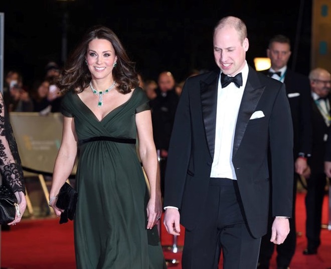 Công nương Kate bị chỉ trích vì mặc váy xanh trên thảm đỏ BAFTA - 1