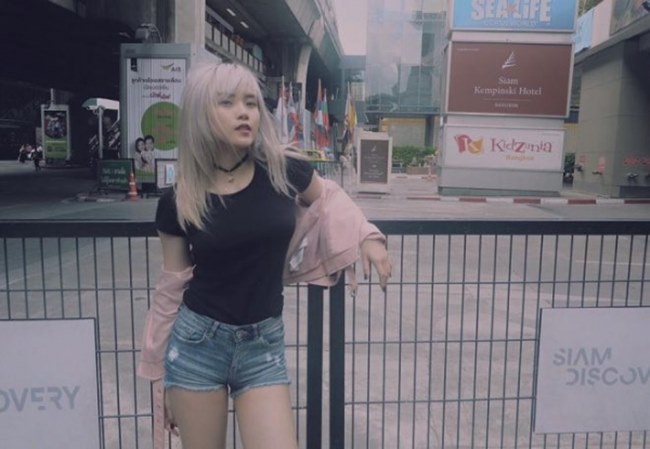 Bạn gái Sơn Tùng - Thiều Bảo Trâm với gương mặt mộc không son phấn nhưng vẫn đẹp mơ màng và dịu dàng.