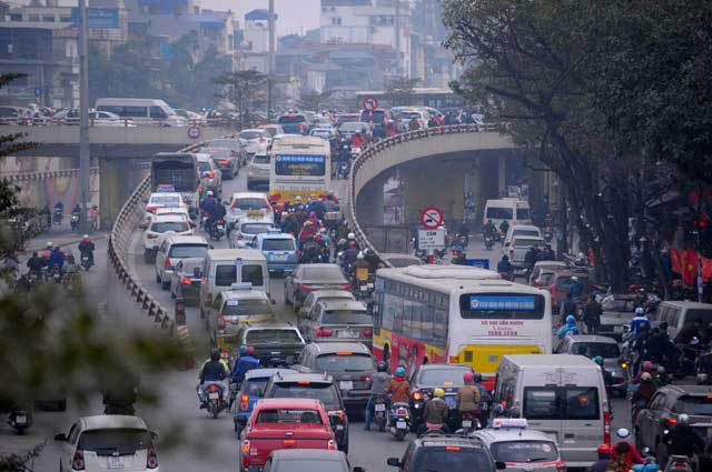 Mọi ngả đường về cửa ngõ HN đều ùn ứ ngày cuối dịp nghỉ Tết - 7