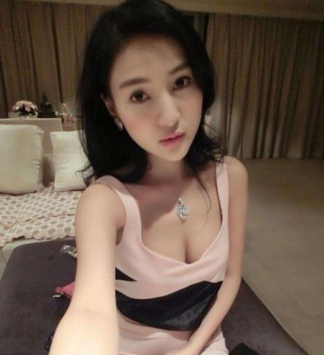 Đời sống sang chảnh cực độ của cô gái giả làm phú nhị đại - 1