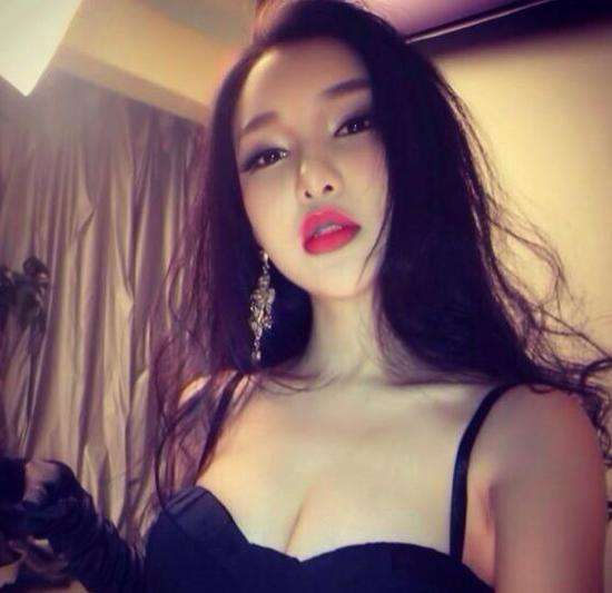 Đời sống sang chảnh cực độ của cô gái giả làm phú nhị đại - 5