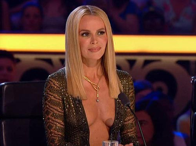 Có hơn 600 bình luận đã lên tiếng phê bình bộ váy táo bạo của&nbsp;Amanda Holden.