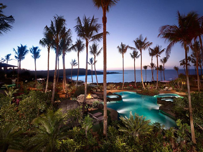 Four Seasons Resort ở Lanai thuộc Hawaii được coi là “thiên đường nơi hạ giới”. Với các hoạt động như lặn, câu cá biển sâu và những bãi biển tuyệt đẹp, không có gì ngạc nhiên với danh xưng tờ US News đã đặt cho nó.