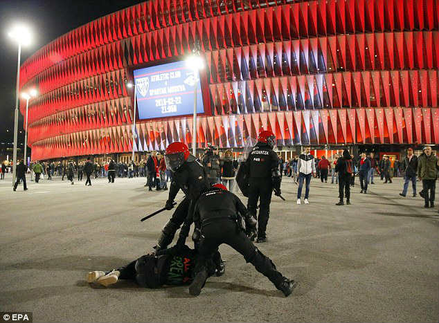 Tin HOT bóng đá tối 23/2: Arsenal đại chiến Milan ở vòng 1/8 Europa League - 2