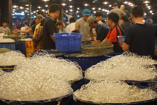 Nhộn nhịp chợ cá lóc trước ngày vía Thần tài - 2