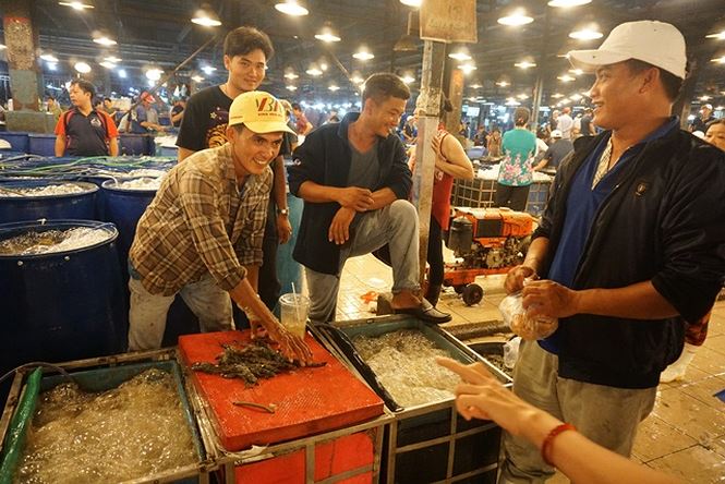Nhộn nhịp chợ cá lóc trước ngày vía Thần tài - 8