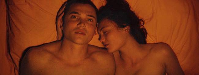 Trước đó tại Liên hoan phim Cannes 2015, bộ phim Love&nbsp;gây xôn xao trong chương trình Midnight Screenings &#40;Suất chiếu nửa đêm&#41;. Tác phẩm khiến người xem chóng mặt khi ba diễn viên chính cả nam và nữ không ngần ngại khỏa thân và để lộ bộ phận nhạy cảm trước ống kính. Họ thậm chí có các cảnh làm tình thật.
