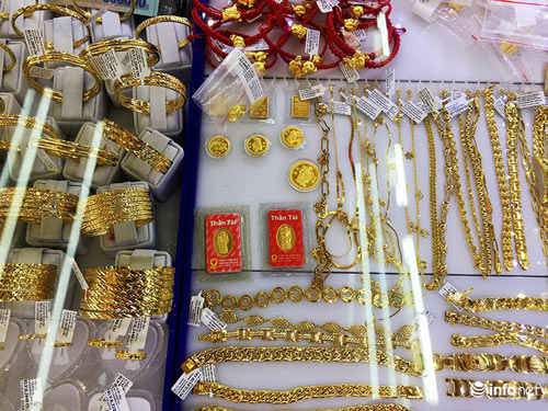 Hà Nội xếp hàng từ nửa đêm, Phố Vàng TP.HCM thưa khách ngày vía Thần Tài - 6
