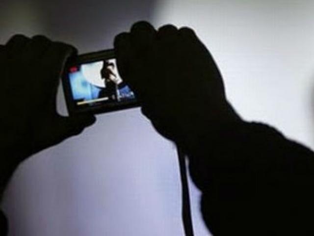 Pháp luật - Tống tiền bạn gái cũ bằng ảnh khỏa thân