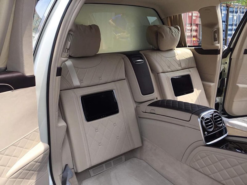 Mercedes-MayBach S600 Pullman về đến Việt Nam - 3