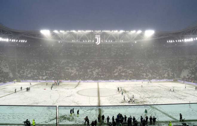 Tuyết phủ trắng sân như chung kết U23 Việt Nam, Juventus hụt ngôi đầu - 4