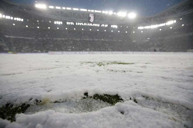 Tuyết phủ trắng sân như chung kết U23 Việt Nam, Juventus hụt ngôi đầu - 1