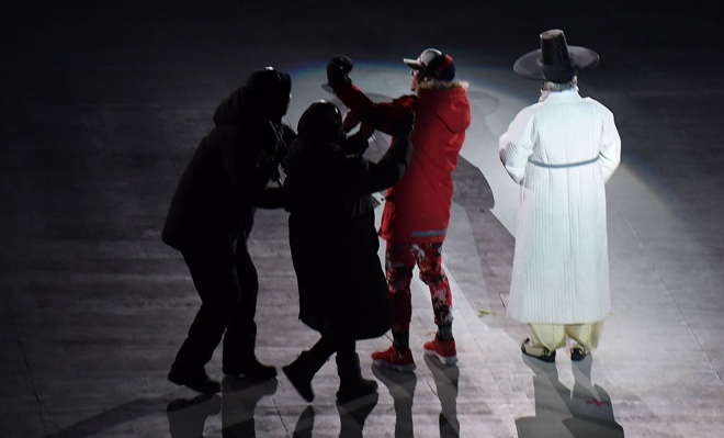 Góc tối Olympic mùa đông: Uống rượu, trộm cắp, "lãnh tụ" cũng bị bắt - 2