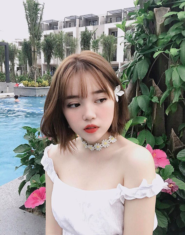 Đàm Ngọc Linh (sinh năm 1996, Hà Nội) là gương mặt quen thuộc trong cộng đồng game Việt. Cô được xem là một trong những streamer hot nhất, nhì làng game Việt. 