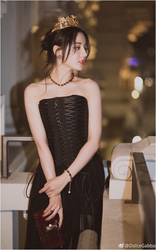 Đệ nhất mỹ nhân Tân Cương đẹp đến nao lòng ở Milan FW - 3