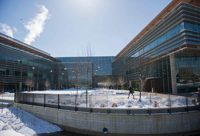 Quang cảnh bên ngoài tòa nhà đầu tiên của Google ở Boulder. Ngoài công trình ở Colorado, công ty cũng đang bổ sung văn phòng tại Trung Quốc, khởi công dự án mới tại San Jose, California và được cho là đang thu mua bất động sản tại thành phố New York