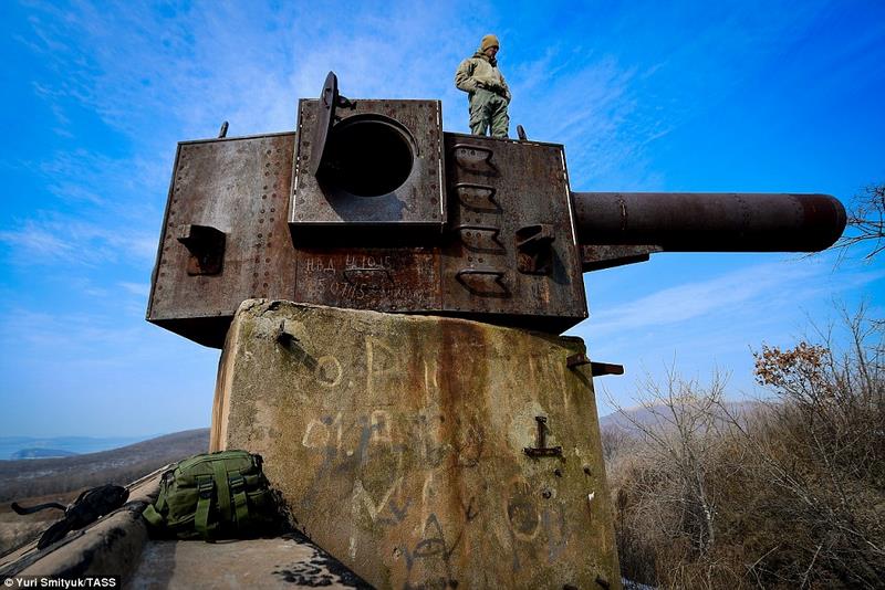 Bên trong tháp pháo hoành tráng bị bỏ hoang của Nga - 1