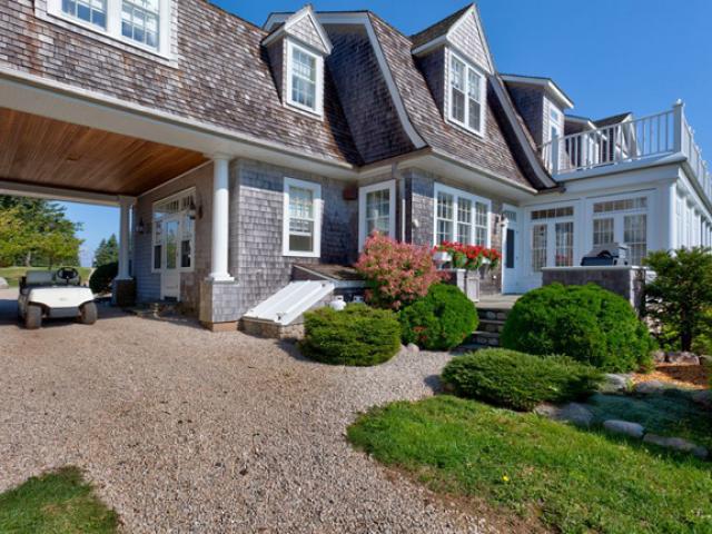 Tài chính - Bất động sản - Khó hiểu căn biệt thự tuyệt đẹp, giảm giá cả chục tỷ mà vẫn "ế dài" 8 năm nay